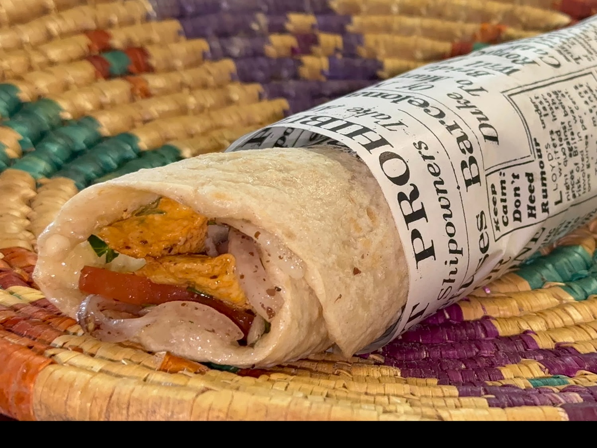Sandwich chawarma de Hayat dans un pain yufka