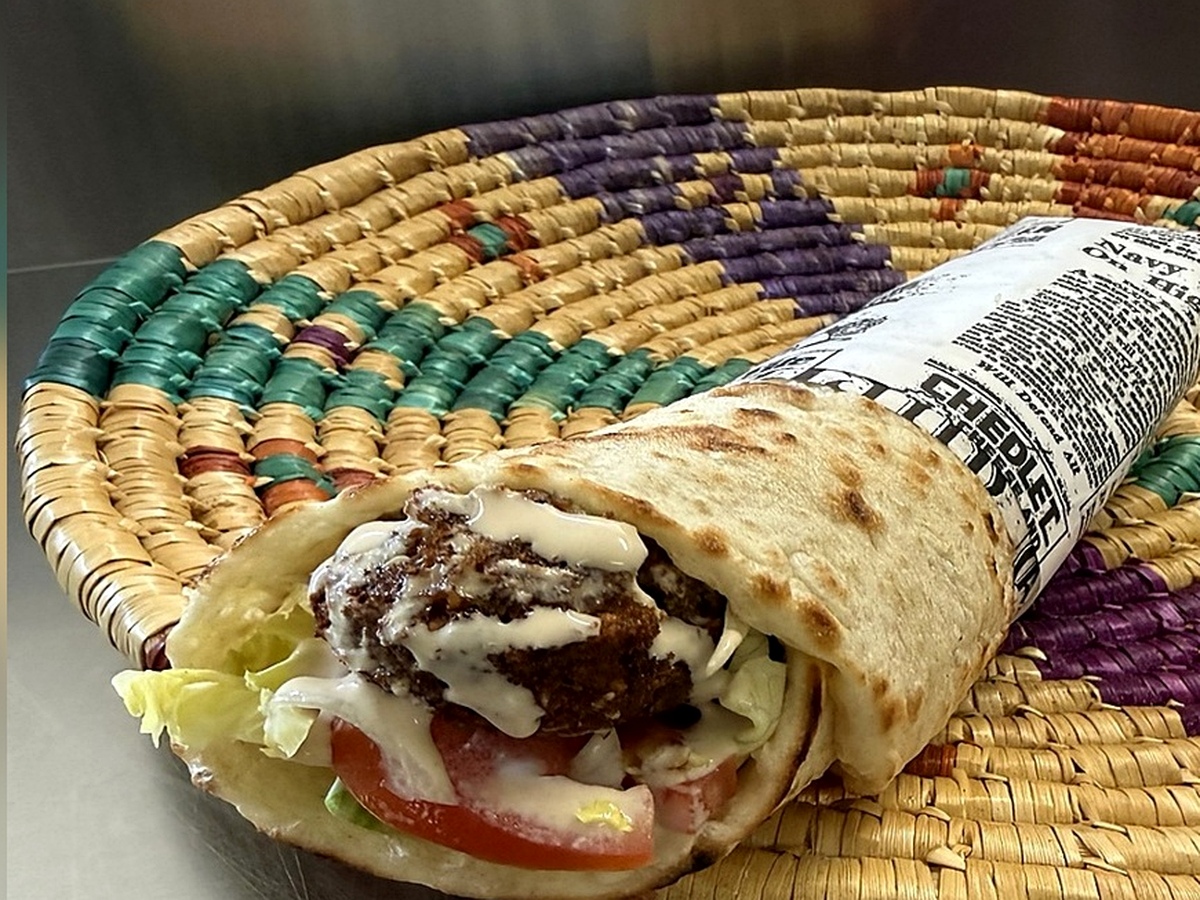 Sandwich falafel de Hayat dans un pain yufka