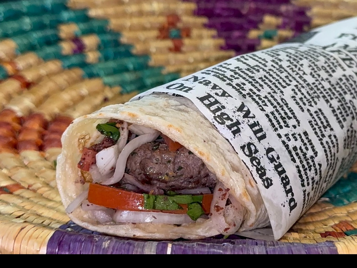 Sandwich kafta de Hayat dans un pain yufka